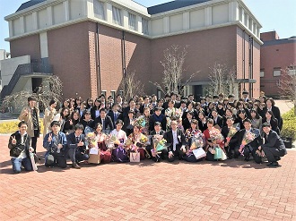 2017年度卒業写真 in 京都薬科大学BSRC前